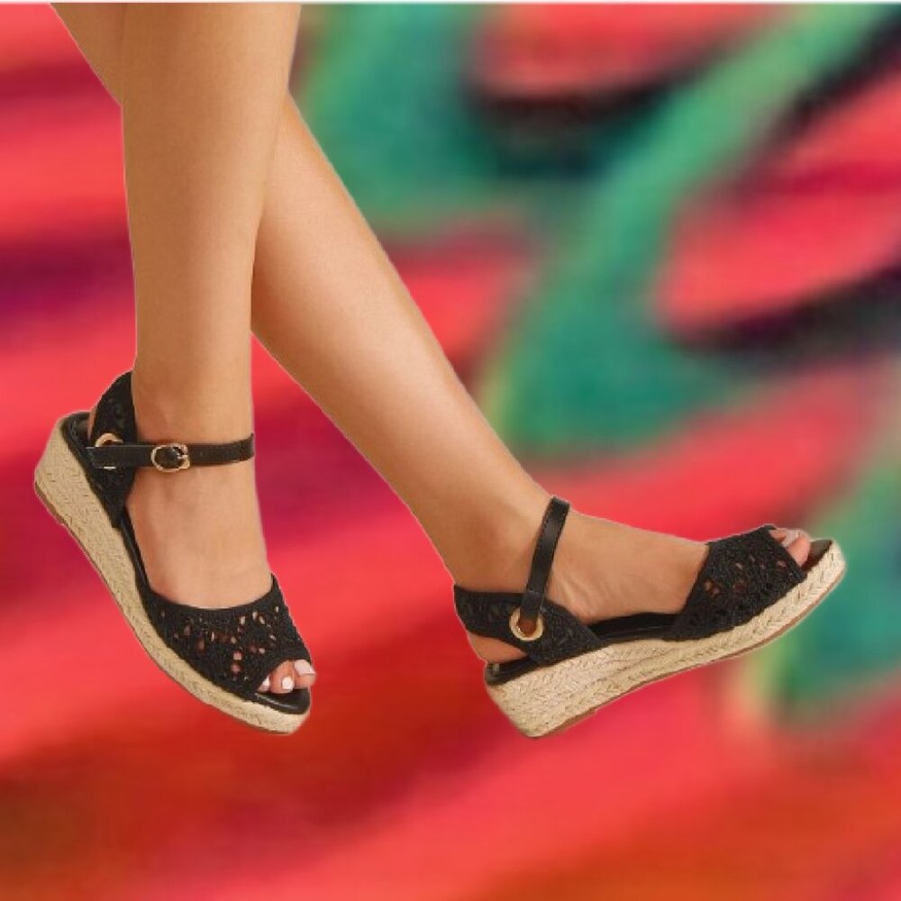 Black Floral Lace Peep Toe Ankle Strap Buckle Espadrille Sandals Sz 7 NEW - Picture 1 of 7